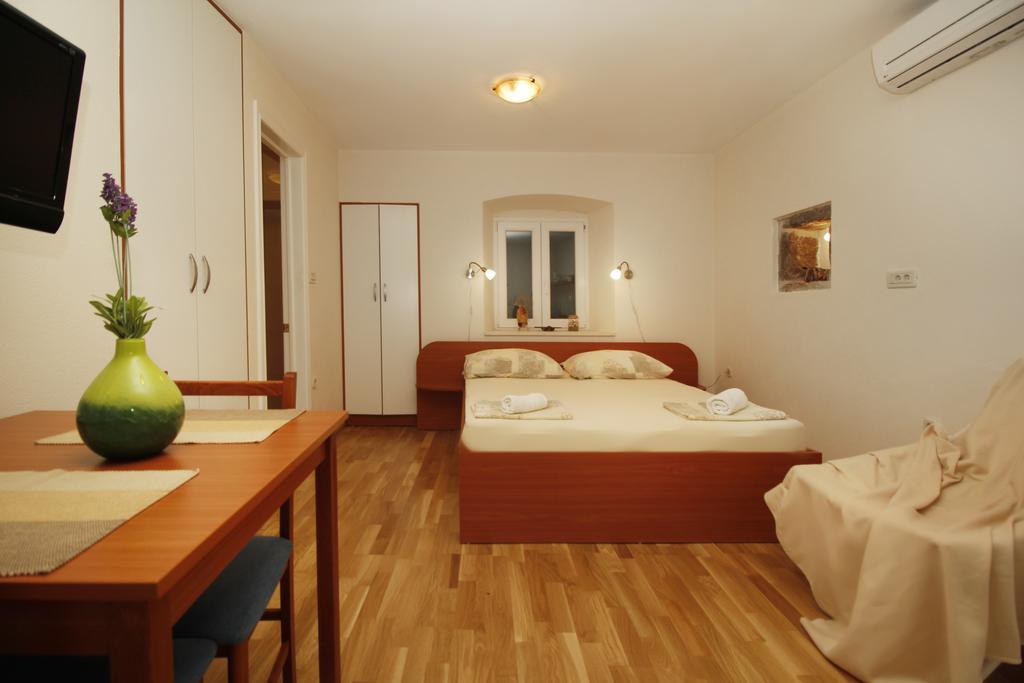Apartments Caralipeo Makarska Chambre photo
